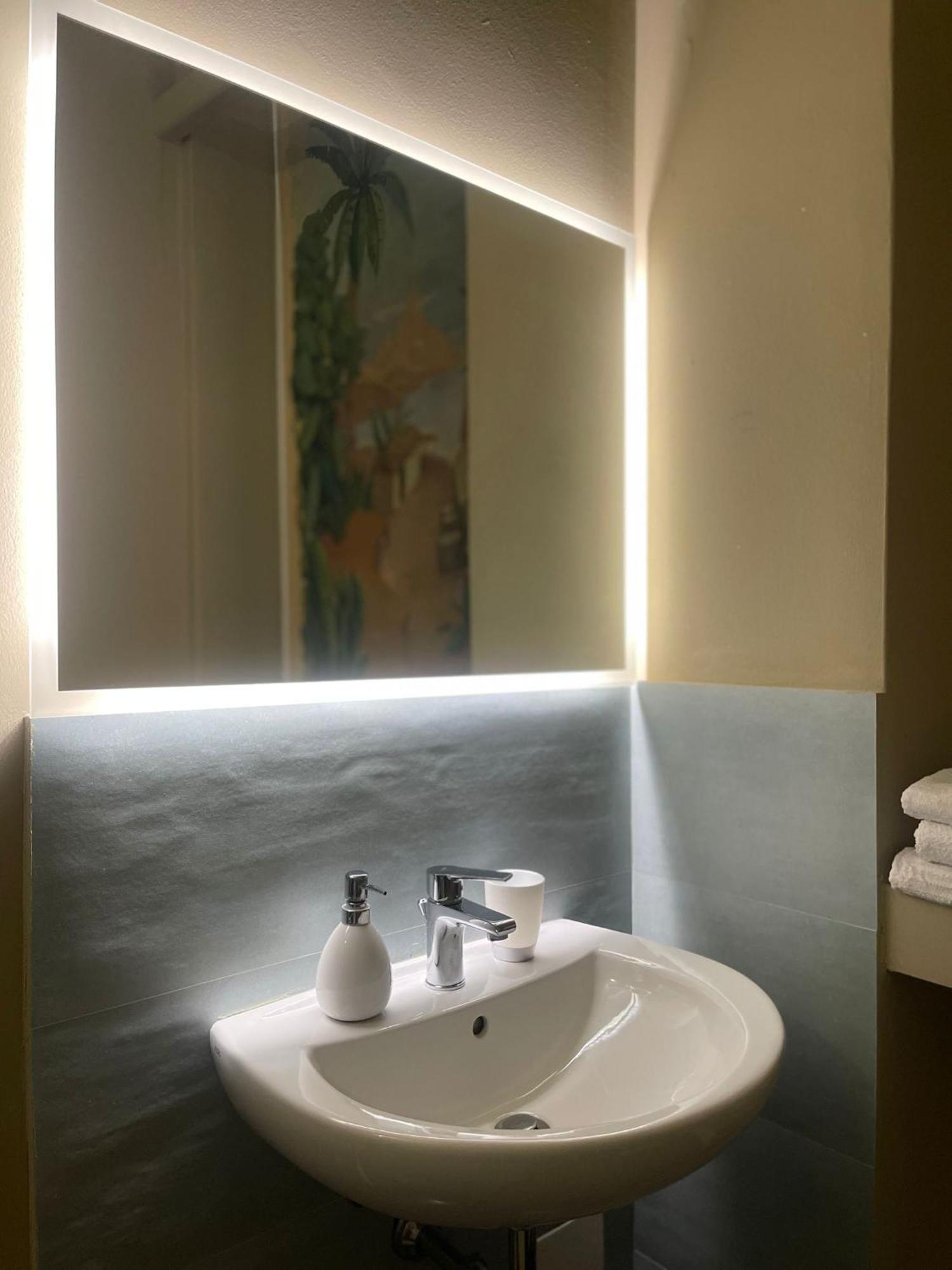 B&B Piazza Duomo Al 55 Вогера Экстерьер фото