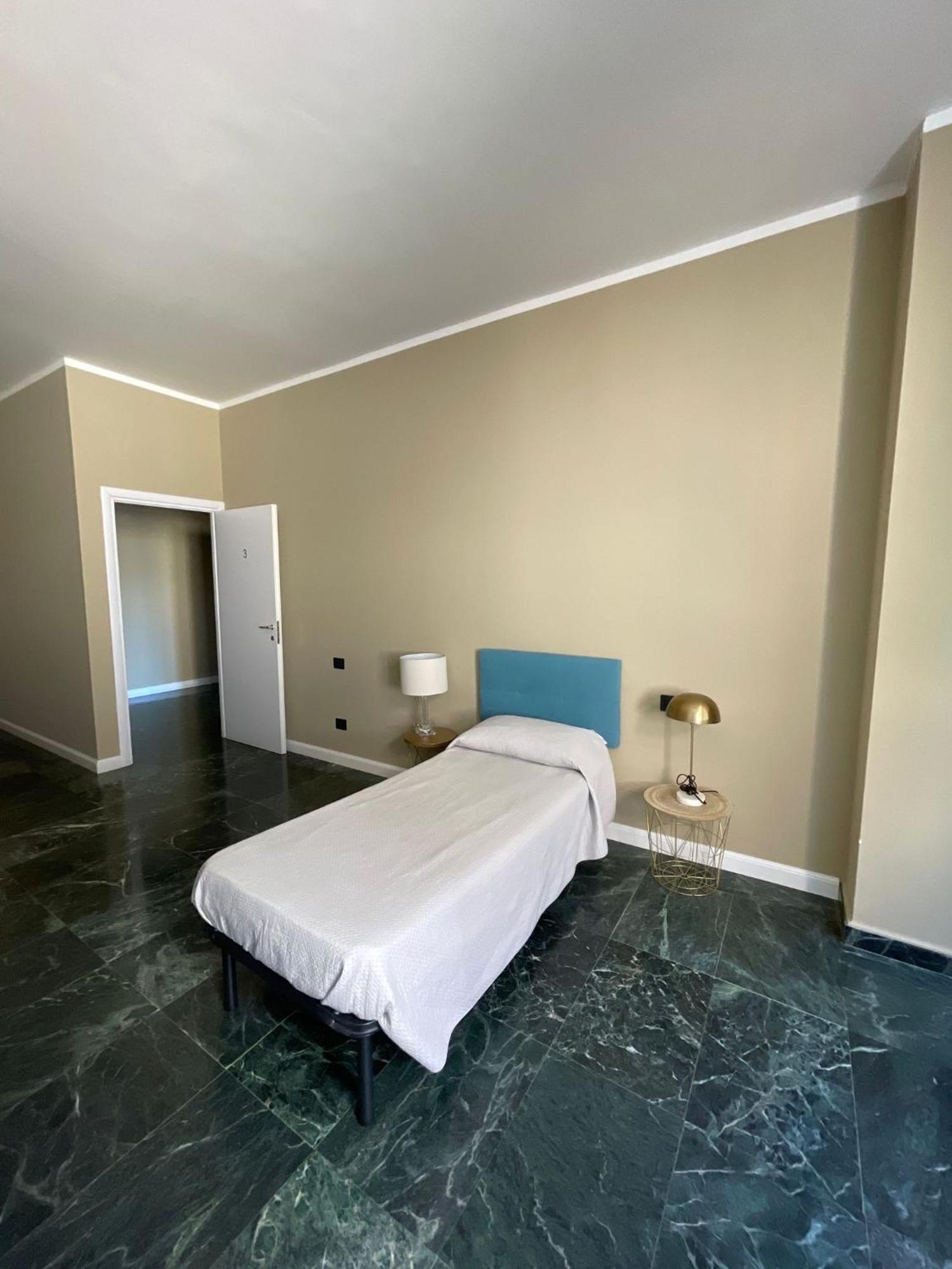 B&B Piazza Duomo Al 55 Вогера Экстерьер фото